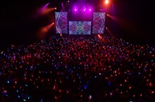 「EGOIST Greeting Tour 2016 : side-A『UNVEIL of KABANERI』」東京・Zepp Tokyo公演の様子。（Photo by peach）