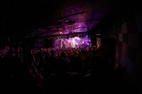 三戸なつめのライブの様子。（Photo by Kazuki Watanabe）