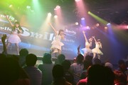 Smile TEAM Eastによるライブの様子。
