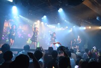 Chu-Zによるライブの様子。