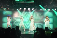 オトメ☆コーポレーションによるライブの様子。