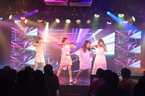 オトメ☆コーポレーションによるライブの様子。