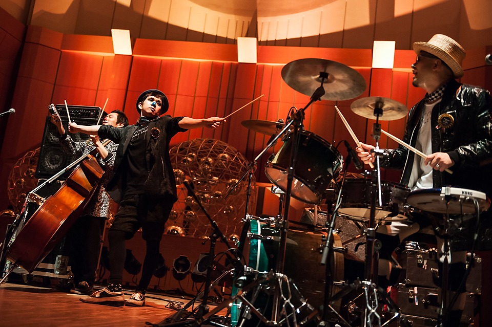H ZETTRIO「WONDERFUL FLIGHT TOUR 2016 ～Acoustic & Electric～ こどもの日Special」の様子。（Photo by Yuta Ito）
