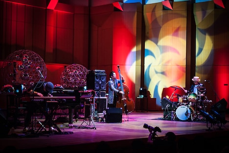 H ZETTRIO「WONDERFUL FLIGHT TOUR 2016 ～Acoustic & Electric～ こどもの日Special」の様子。（Photo by Yuta Ito）