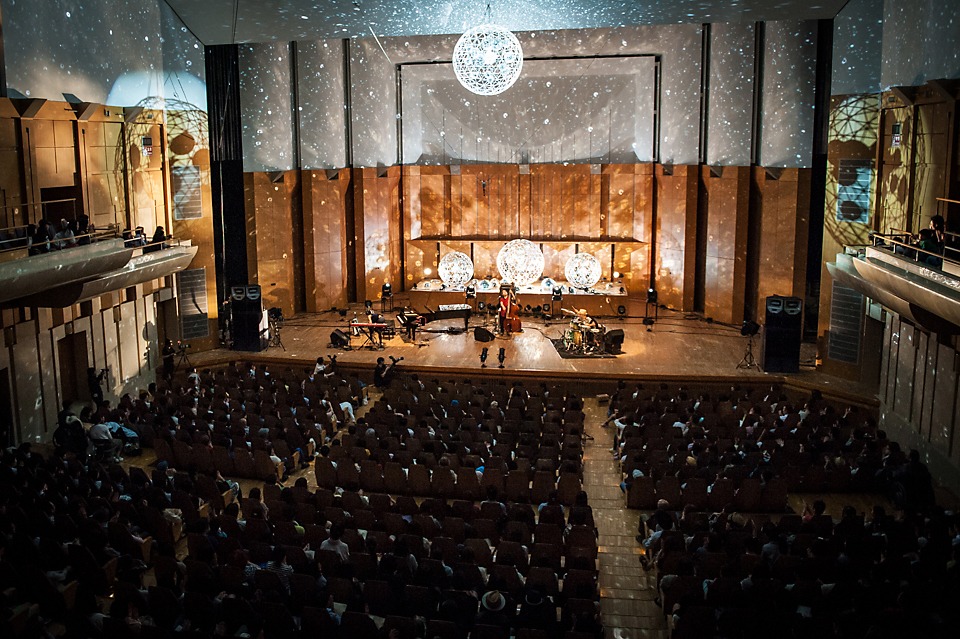 H ZETTRIO「WONDERFUL FLIGHT TOUR 2016 ～Acoustic & Electric～ こどもの日Special」の様子。（Photo by Yuta Ito）