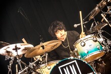 鈴木貴雄（Dr / UNISON SQUARE GARDEN）（撮影：浜野カズシ）