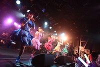 「神が宿る場所～原宿発！神宿です～」ツアーファイナル公演の様子。