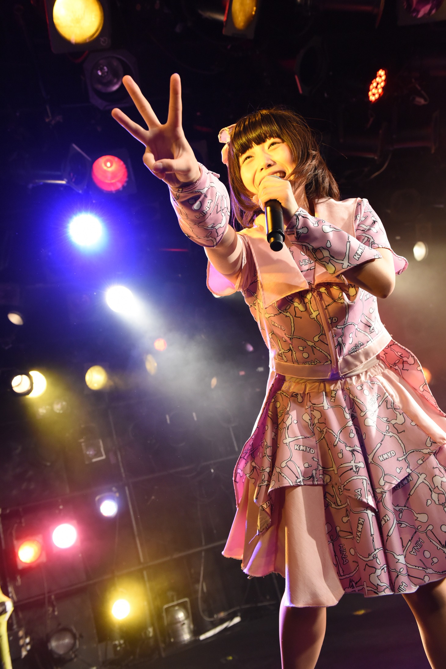 小山ひな
