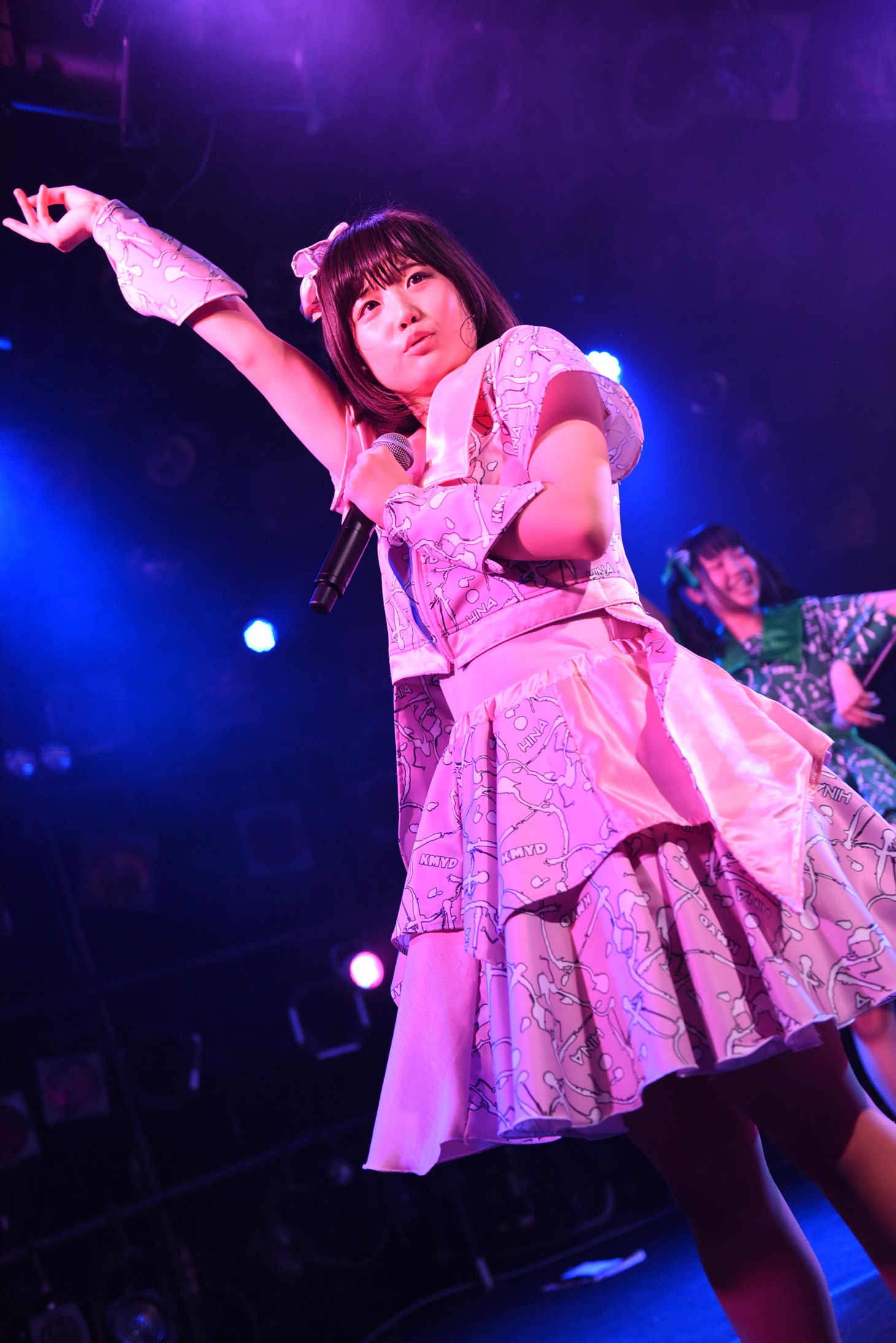 小山ひな