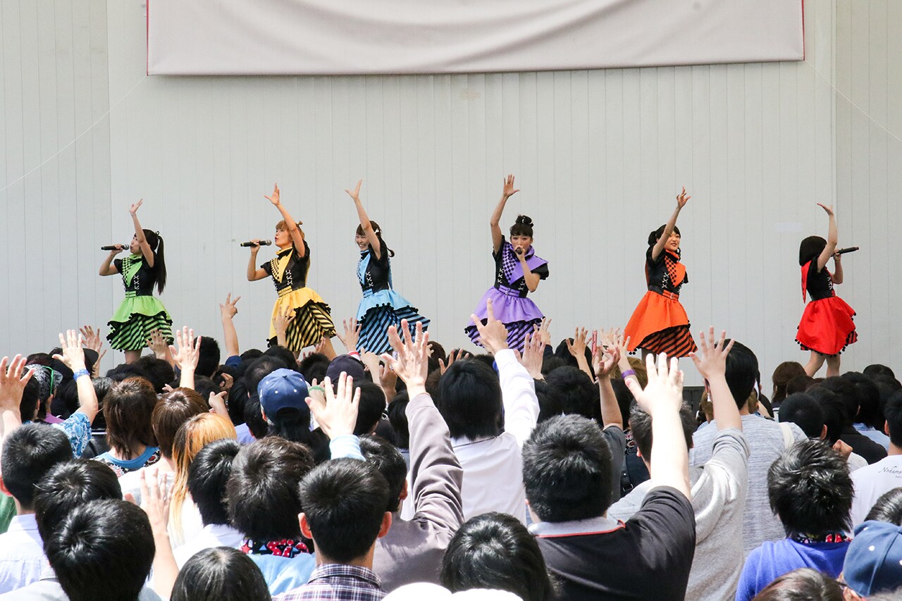 i☆Ris「Ready Smile!!」予約イベントの様子。