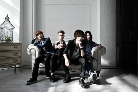 MELLOWSHiP。右がToshiki（G）。