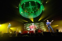 NICO Touches the Walls「NICO Touches the Walls LIVE SPECIAL 2015“渦と渦～西の渦～”」の様子。（撮影：岡田貴之）