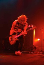 J（写真提供：エイベックス・ミュージック・クリエイティヴ）