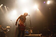 J（写真提供：エイベックス・ミュージック・クリエイティヴ）