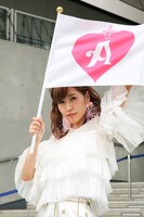 小旗を掲げる“楠田皇帝”。