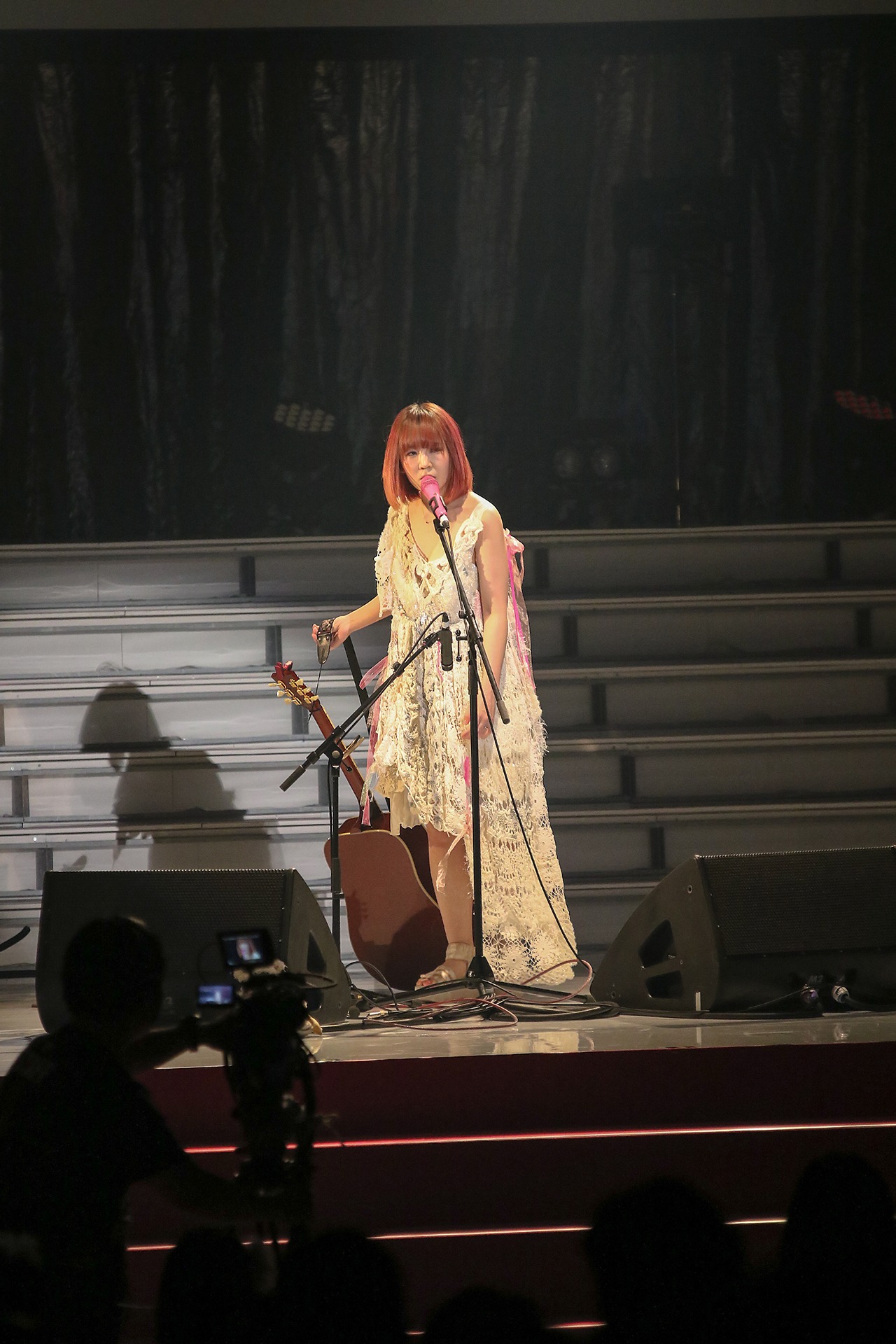 大森靖子のライブの様子。