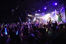 「たこやきレインボーZepp Tour～ナナイロダンスパーティー～」最終公演の様子。