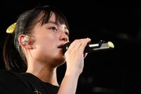 目を潤ませながら思いを語る清井咲希。
