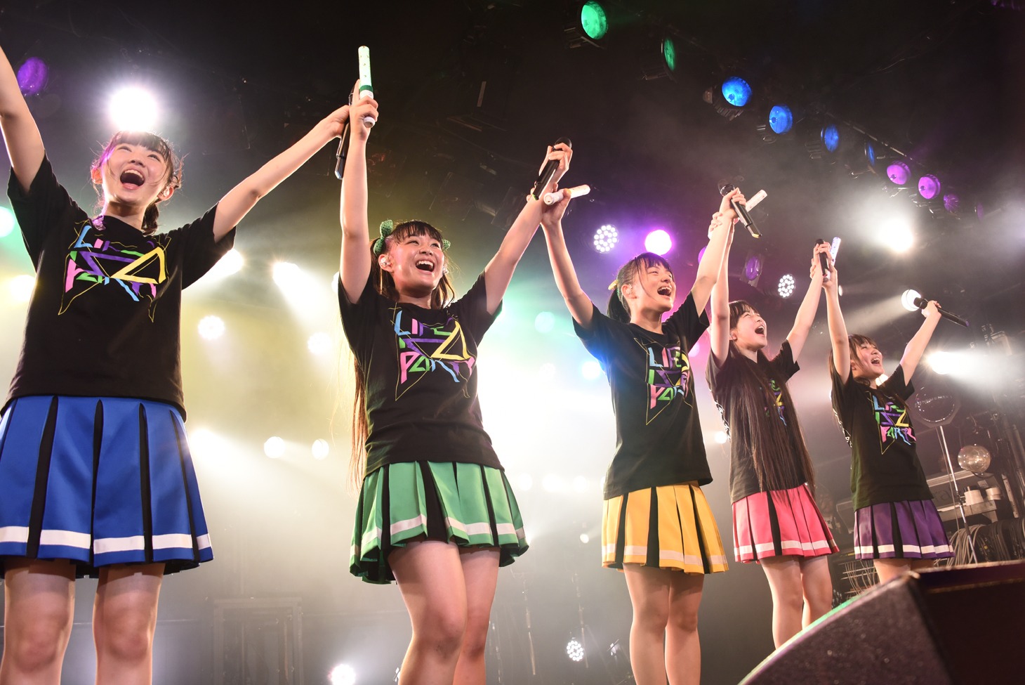 「たこやきレインボーZepp Tour～ナナイロダンスパーティー～」最終公演の様子。