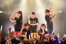 「たこやきレインボーZepp Tour～ナナイロダンスパーティー～」最終公演の様子。