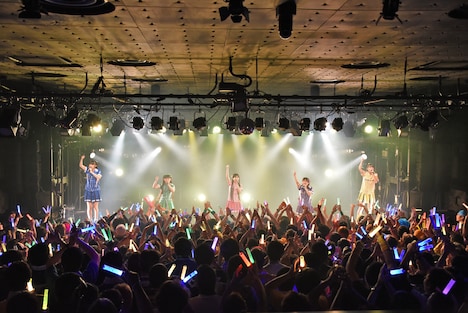 「たこやきレインボーZepp Tour~ナナイロダンスパーティー~」最終公演の様子。