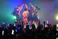 「たこやきレインボーZepp Tour～ナナイロダンスパーティー～」最終公演の様子。