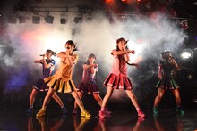「たこやきレインボーZepp Tour～ナナイロダンスパーティー～」最終公演の様子。