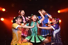 「たこやきレインボーZepp Tour～ナナイロダンスパーティー～」最終公演の様子。