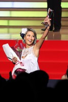 優秀女優賞を受賞したAIKA。