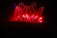 Jのライブの様子。（Photo by Hiroe Yamauchi）