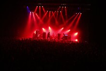 Jのライブの様子。（Photo by Hiroe Yamauchi）