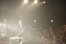Jのライブの様子。（Photo by Hiroe Yamauchi）