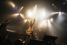 Jのライブの様子。（Photo by Hiroe Yamauchi）