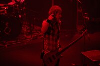 J（Vo, B）（Photo by Hiroe Yamauchi）