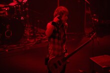 J（Vo, B）（Photo by Hiroe Yamauchi）