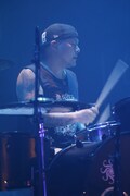 有松益男(Dr)(Photo by Hiroe Yamauchi)