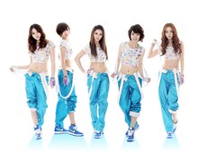 2010年8月、日本デビュー当時のKARA。