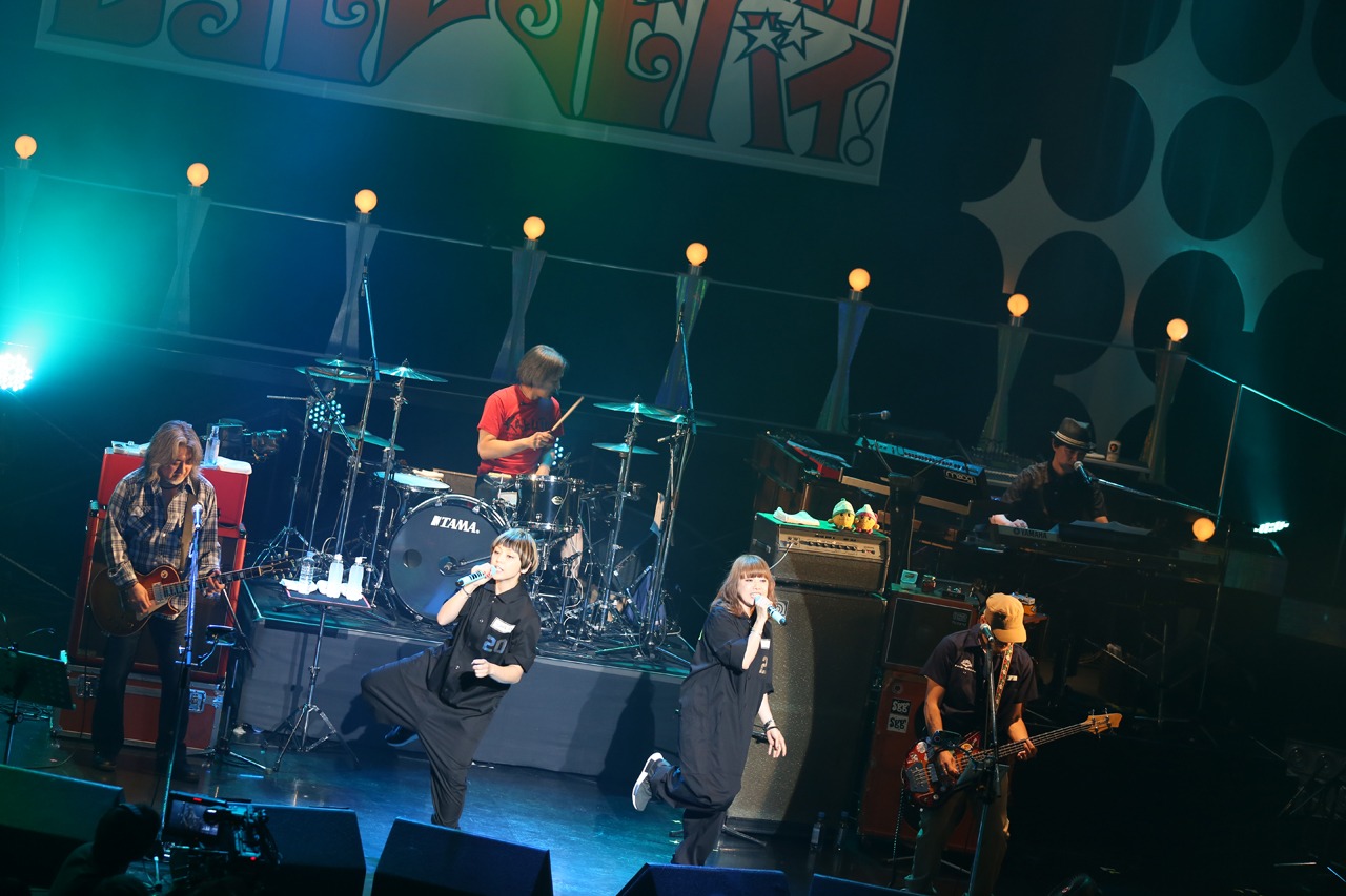 PUFFYとSPARKS GO GO。