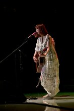 大森靖子のライブの様子。