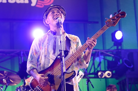 前川真悟（Vo, B）（Photo by Ohagi）