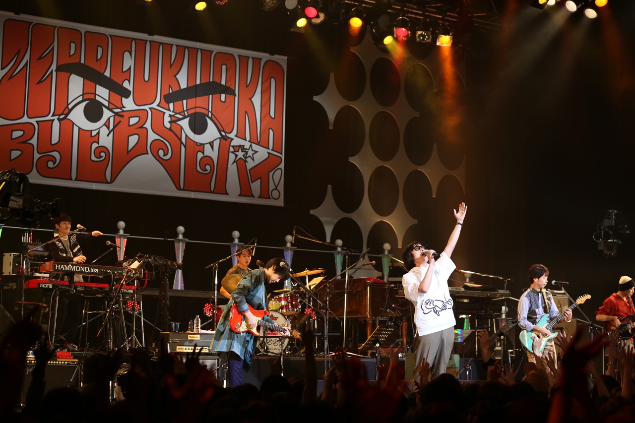 真心ブラザーズのライブの様子。