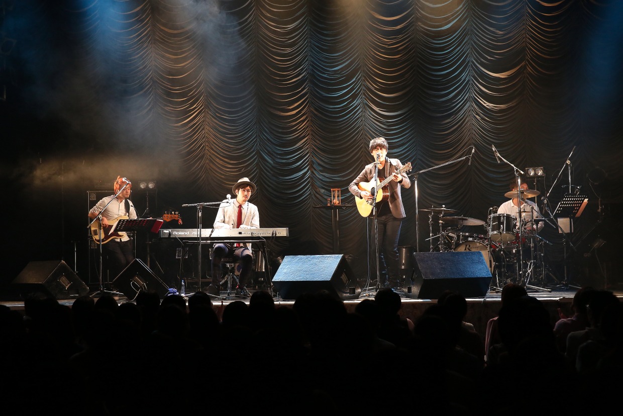 「サンドクロック Release One-Man Live 2016『オリフィス』～ところでオリフィスって何？応用編(バンドver)～」東京・東京キネマ倶楽部公演の様子。（撮影：森久）