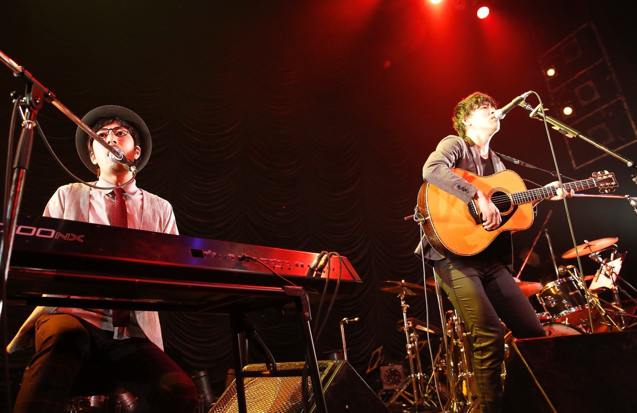 「サンドクロック Release One-Man Live 2016『オリフィス』～ところでオリフィスって何？応用編(バンドver)～」東京・東京キネマ倶楽部公演の様子。（撮影：森久）