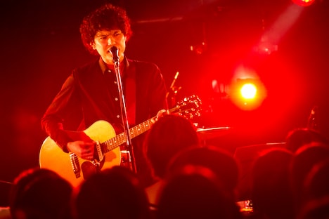 菅原卓郎（9mm Parabellum Bullet）（撮影：岡村直昭）