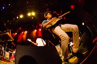 佐藤ニーチェ（G）（撮影：山川哲矢）