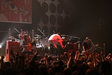 山口隆（中央 / サンボマスター）とSPARKS GO GO。