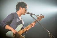 藤原寛（B, Cho）（撮影：杉田真）