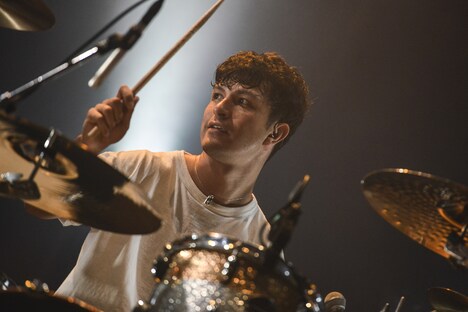 リアド偉武(Dr)(Photo by AZUSA TAKADA)