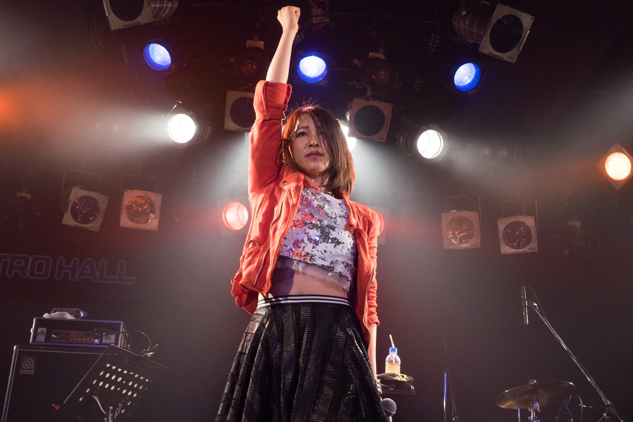 「吉川友バースデーツアー～あと5分で本気出すよ？～」東京・原宿アストロホール公演の様子。
