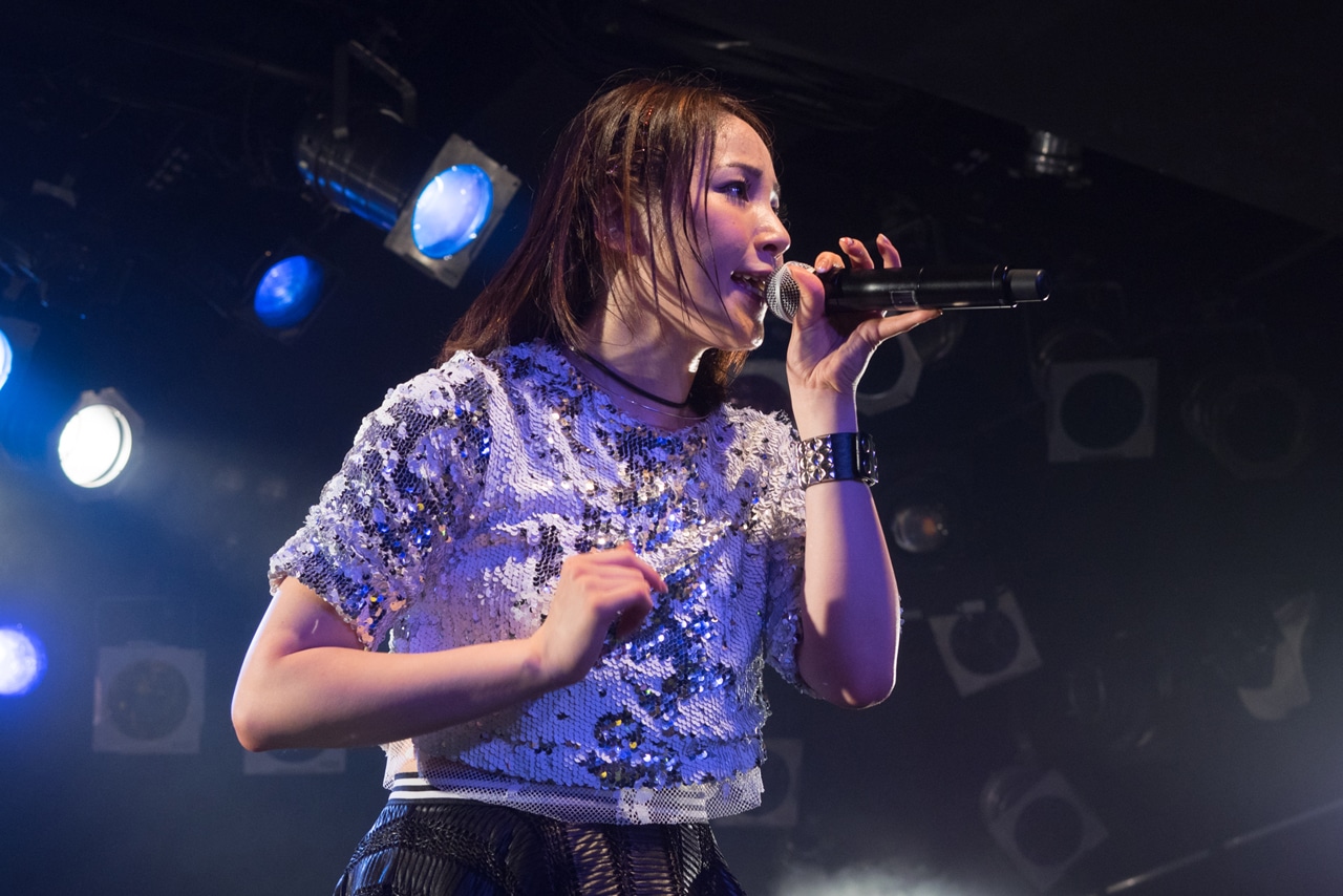 「吉川友バースデーツアー～あと5分で本気出すよ？～」東京・原宿アストロホール公演の様子。